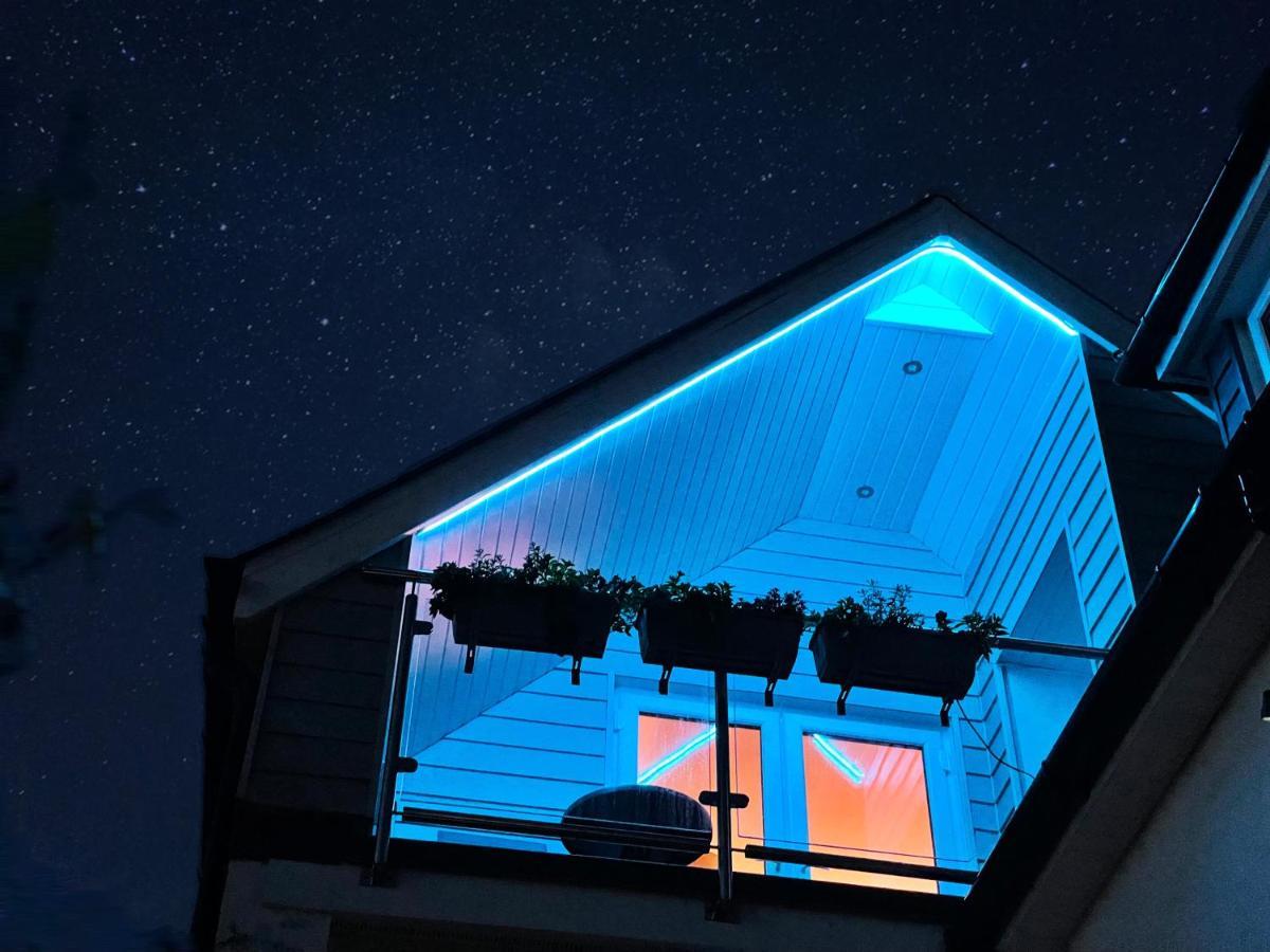 Private Two Bedroom Residence In Southbourne - Private Parking - Off The High Street - Minutes Away From The Beach 본머스 외부 사진